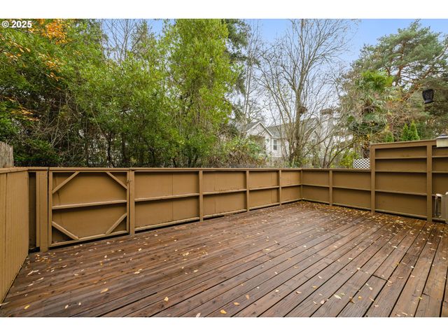 17555 Nw SHOREWOOD Dr, Beaverton, OR 97006