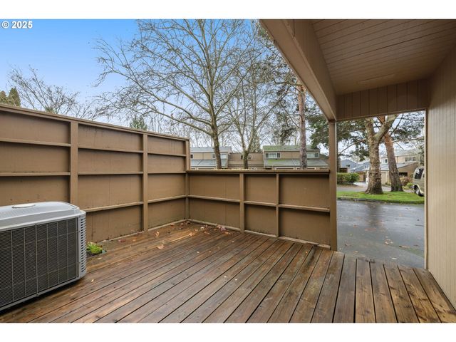 17555 Nw SHOREWOOD Dr, Beaverton, OR 97006