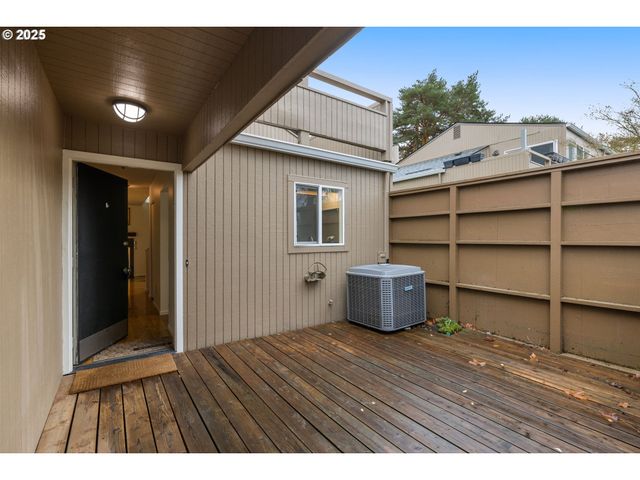 17555 Nw SHOREWOOD Dr, Beaverton, OR 97006