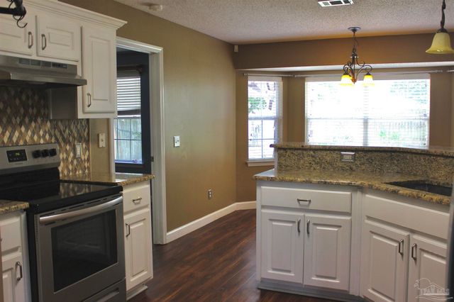 7332 Tannehill Dr, Pensacola, FL 32526