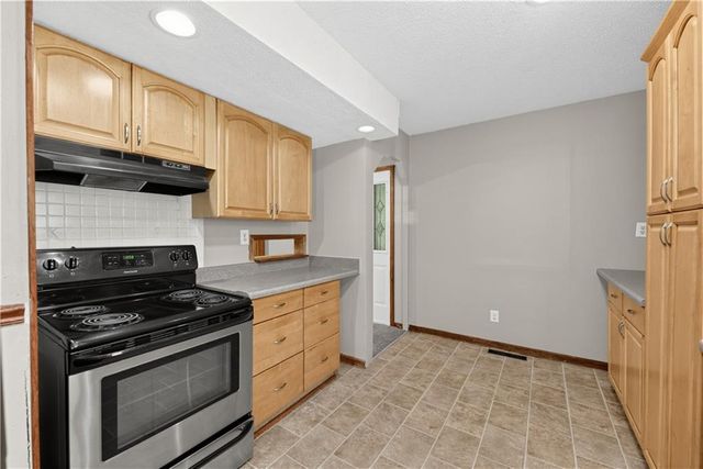 9816 Bellaire Street, Kansas City, MO 64134