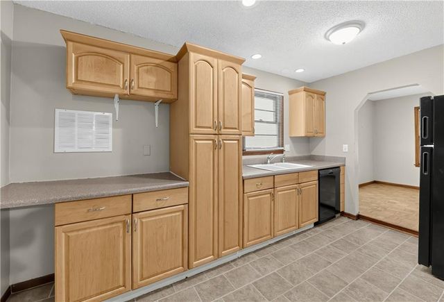 9816 Bellaire Street, Kansas City, MO 64134
