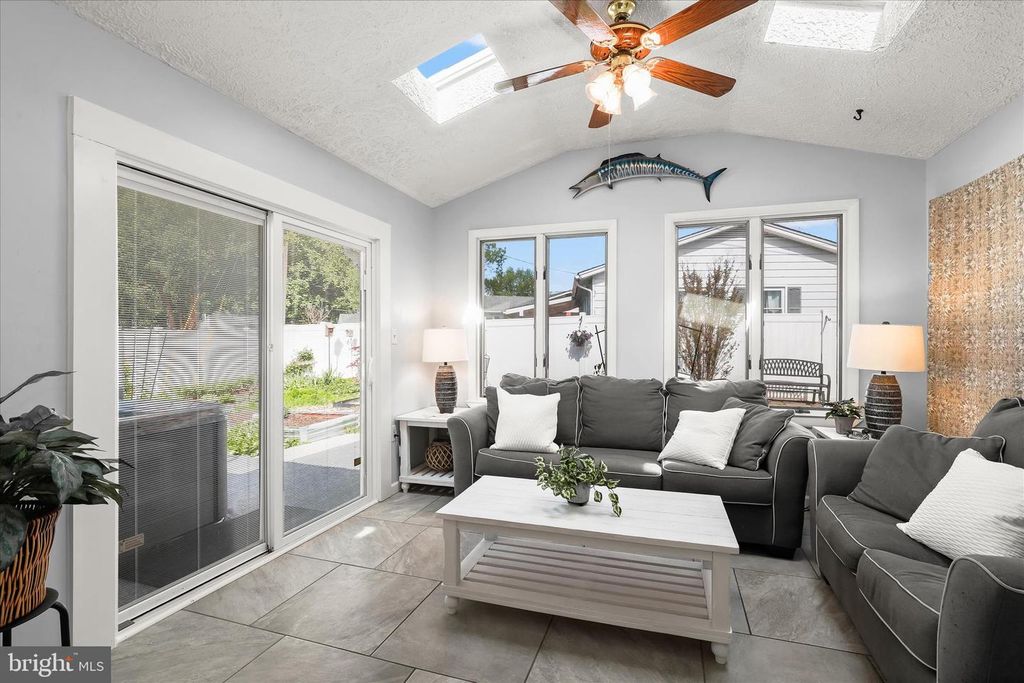 Image 3 of property listing at 1309 TANEY AVE, Frederick, MD 21702