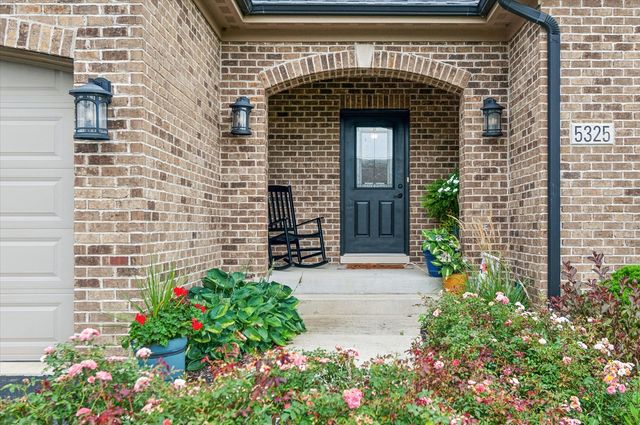 5325 Goldenrod Drive, Oswego, IL 60543
