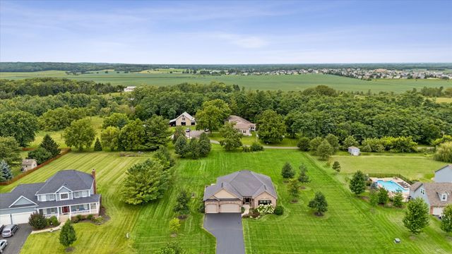 5325 Goldenrod Drive, Oswego, IL 60543