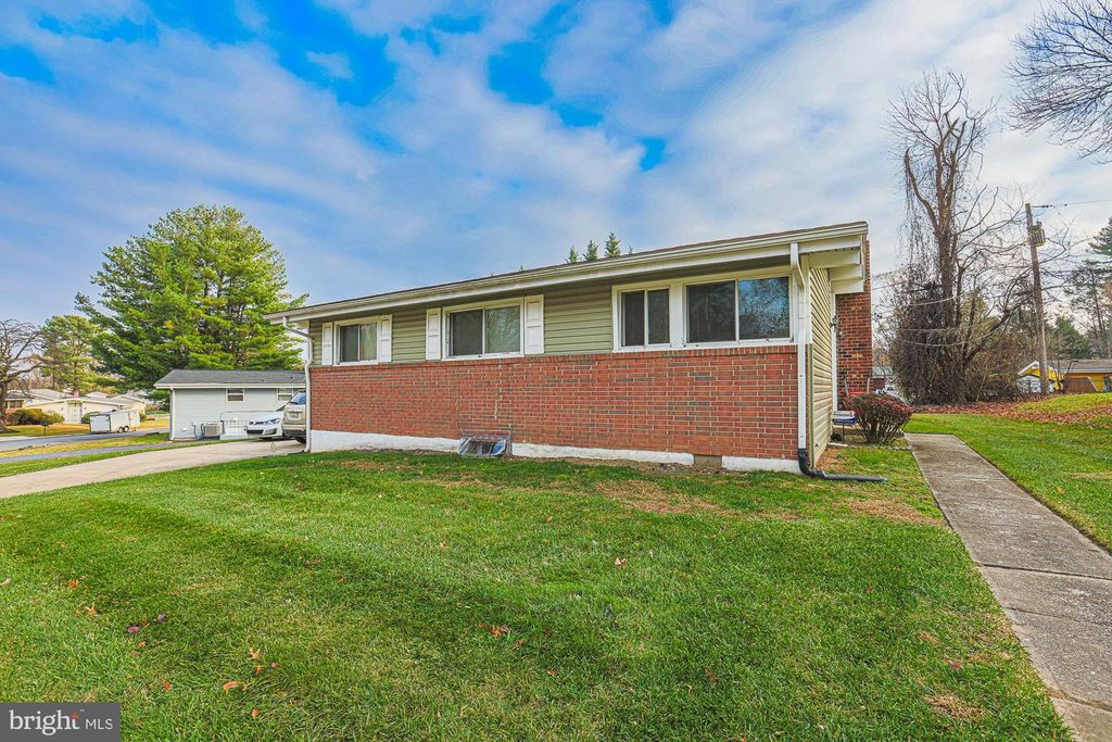 8205 ARROWHEAD RD, Baltimore, MD 21208