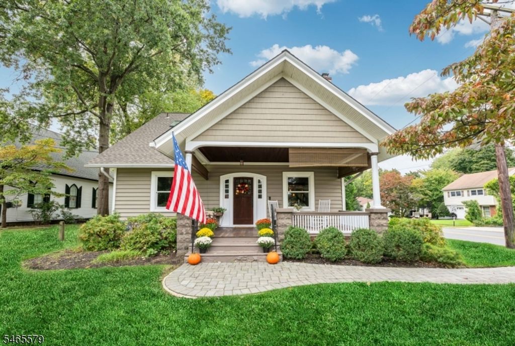 365 Walthery Ave, Ridgewood Village, NJ 07450 — photo 2