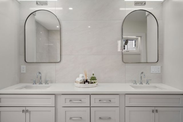 72 Valley Rd, Needham, MA 02492