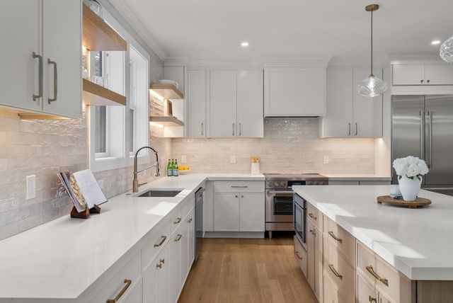 72 Valley Rd, Needham, MA 02492