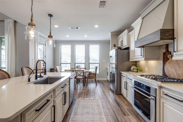 2704 Spring Canyon Drive, League City, TX 77573