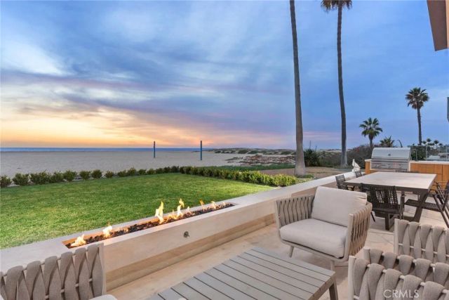 2108 E Oceanfront, Newport Beach, CA 92661