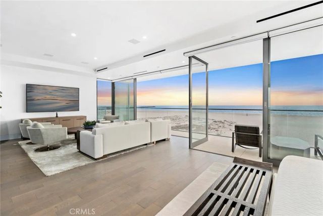 2108 E Oceanfront, Newport Beach, CA 92661