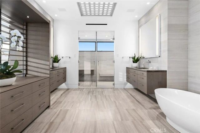 2108 E Oceanfront, Newport Beach, CA 92661