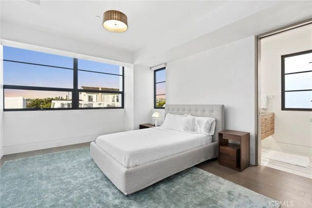 2108 E Oceanfront, Newport Beach, CA 92661
