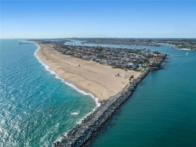 2108 E Oceanfront, Newport Beach, CA 92661