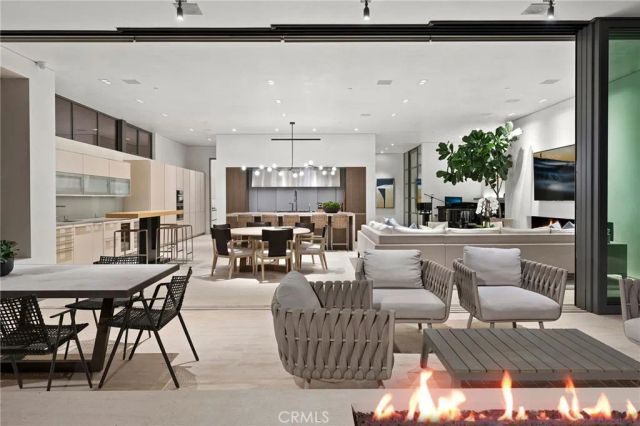 2108 E Oceanfront, Newport Beach, CA 92661