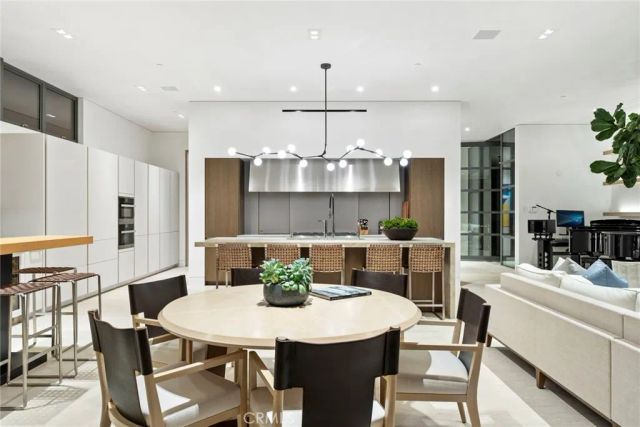 2108 E Oceanfront, Newport Beach, CA 92661