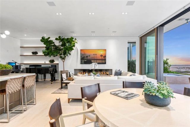 2108 E Oceanfront, Newport Beach, CA 92661