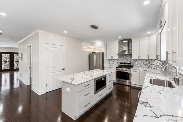 8341 Little Neck Parkway, Glen Oaks, NY 11004
