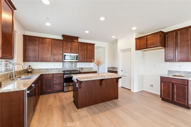 38121 SUMMER RIDGE Drive, Murrieta, CA 92563