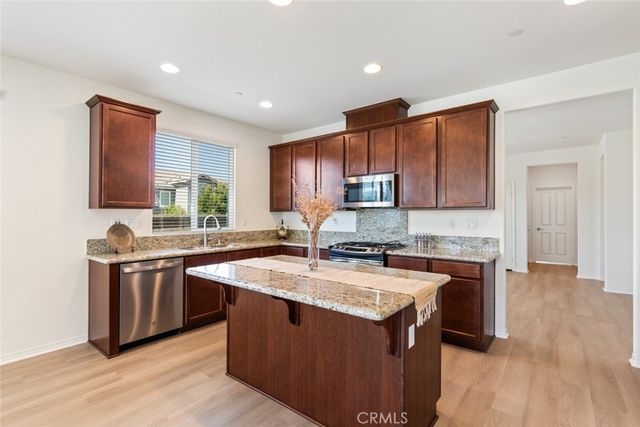 38121 SUMMER RIDGE Drive, Murrieta, CA 92563