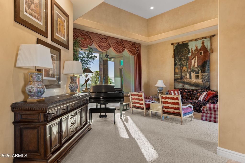 Image 11 of property listing at 1915 E MUIRWOOD Drive, Phoenix, AZ 85048