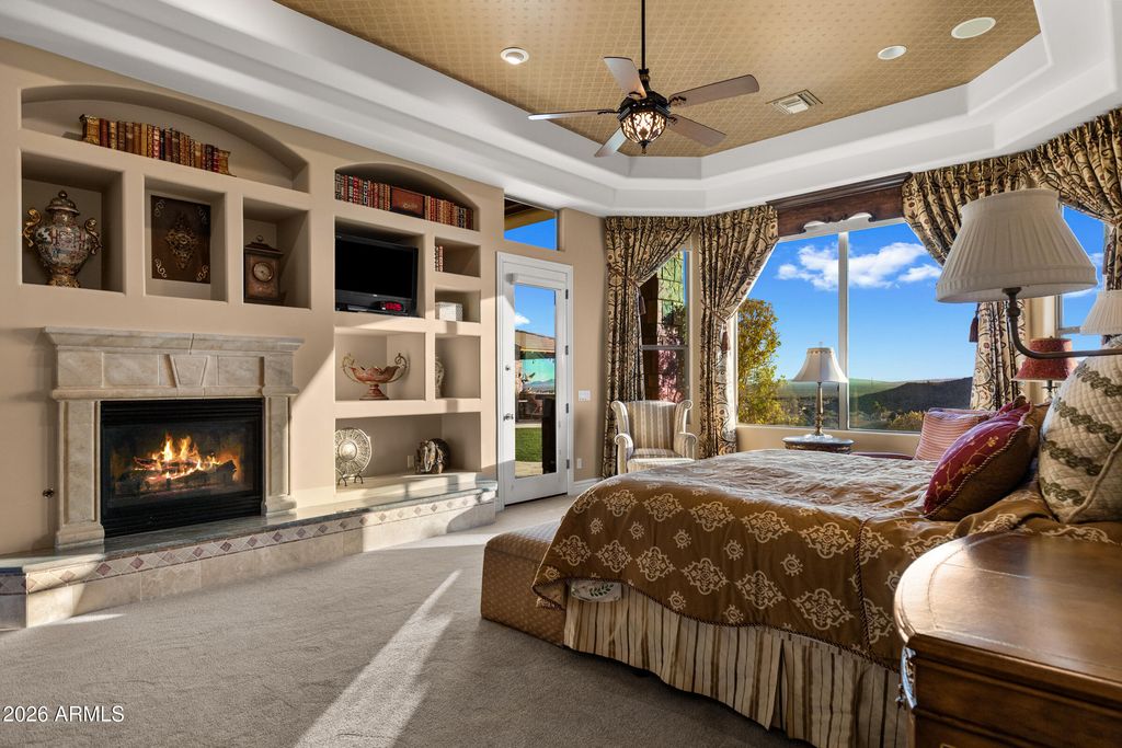 Image 15 of property listing at 1915 E MUIRWOOD Drive, Phoenix, AZ 85048