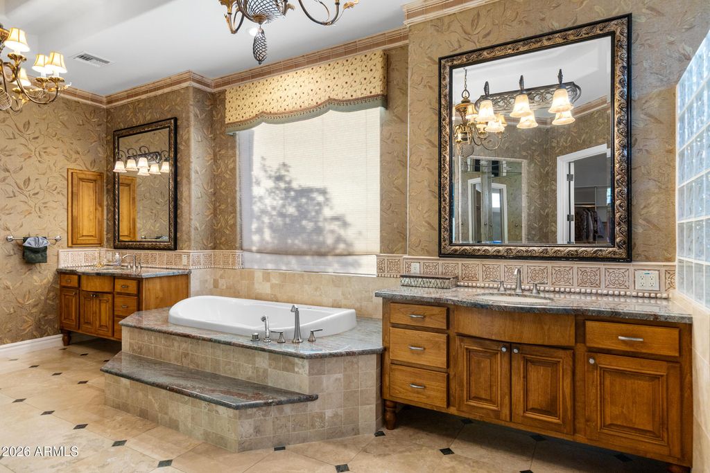 Image 16 of property listing at 1915 E MUIRWOOD Drive, Phoenix, AZ 85048