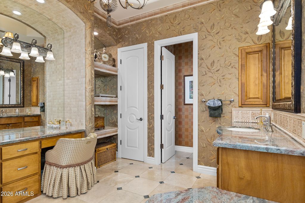 Image 18 of property listing at 1915 E MUIRWOOD Drive, Phoenix, AZ 85048