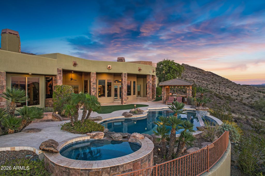 Image 2 of property listing at 1915 E MUIRWOOD Drive, Phoenix, AZ 85048