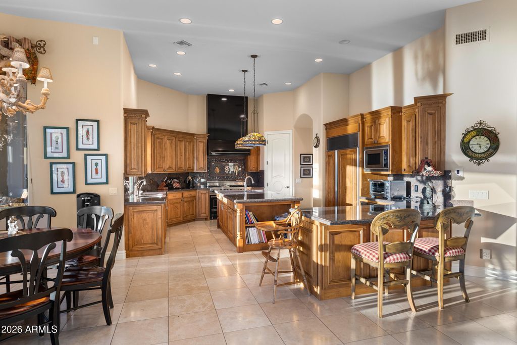 Image 20 of property listing at 1915 E MUIRWOOD Drive, Phoenix, AZ 85048