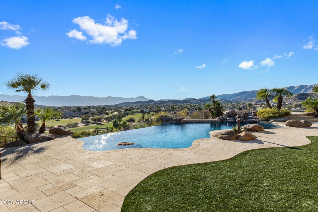 Image 3 of property listing at 1915 E MUIRWOOD Drive, Phoenix, AZ 85048