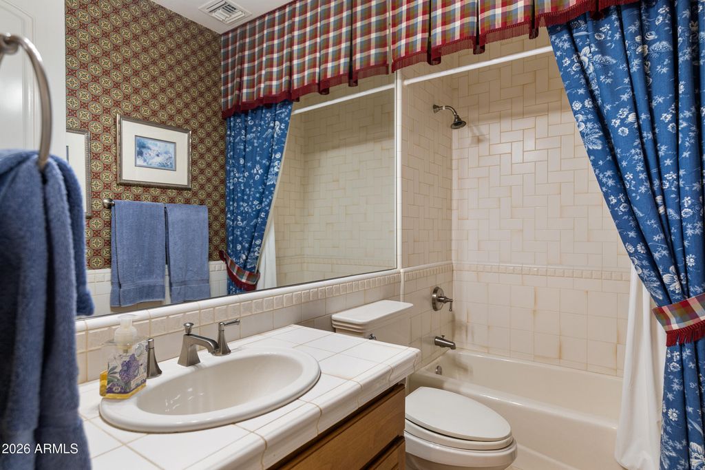 Image 31 of property listing at 1915 E MUIRWOOD Drive, Phoenix, AZ 85048