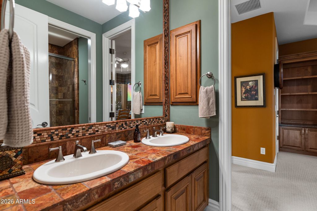 Image 34 of property listing at 1915 E MUIRWOOD Drive, Phoenix, AZ 85048