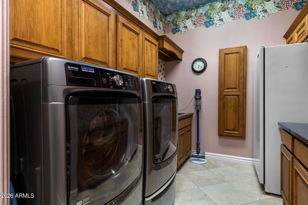 Image 36 of property listing at 1915 E MUIRWOOD Drive, Phoenix, AZ 85048