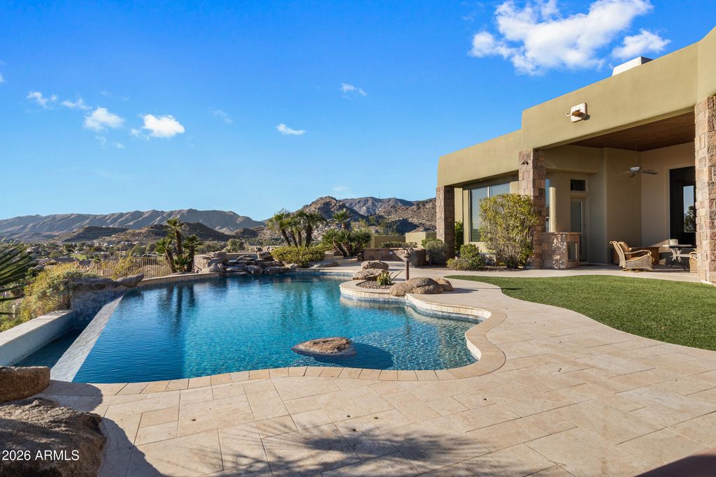 Image 37 of property listing at 1915 E MUIRWOOD Drive, Phoenix, AZ 85048