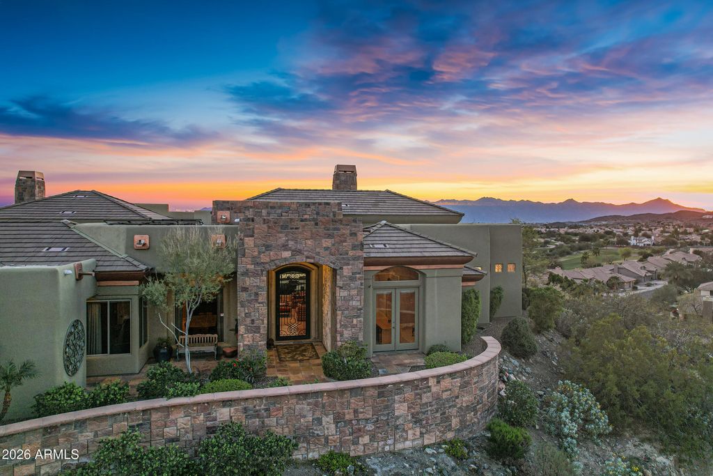 Image 4 of property listing at 1915 E MUIRWOOD Drive, Phoenix, AZ 85048