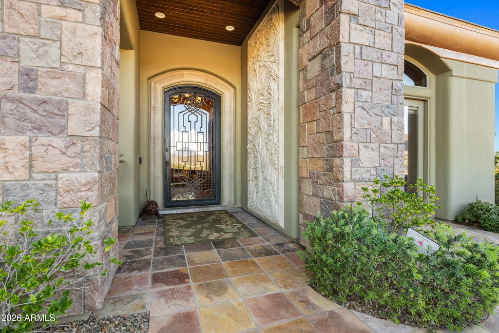 Image 7 of property listing at 1915 E MUIRWOOD Drive, Phoenix, AZ 85048