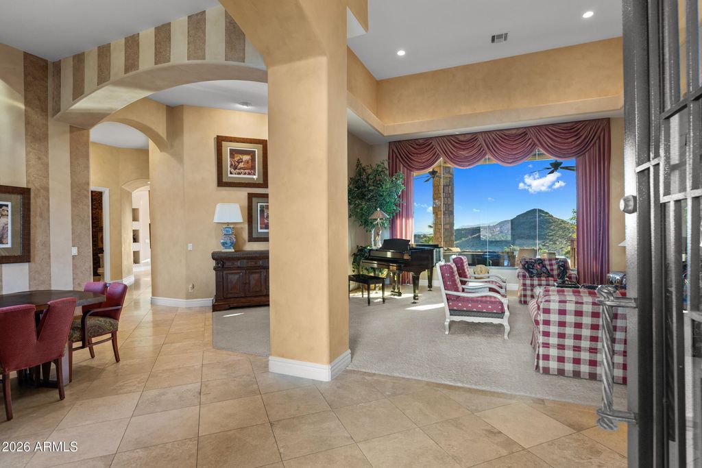 Image 8 of property listing at 1915 E MUIRWOOD Drive, Phoenix, AZ 85048