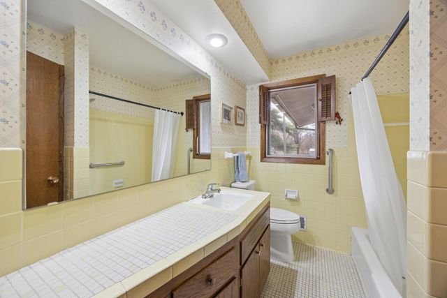 2740 Sherwood Road, Mounds View, MN 55112