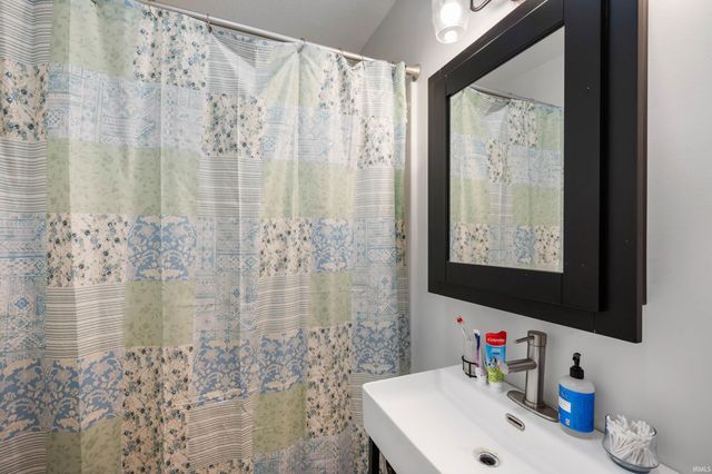 5808 W Jackson Street, Muncie, IN 47304