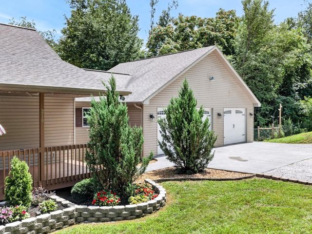 219 Zizka Dr, Sparta, TN 38583