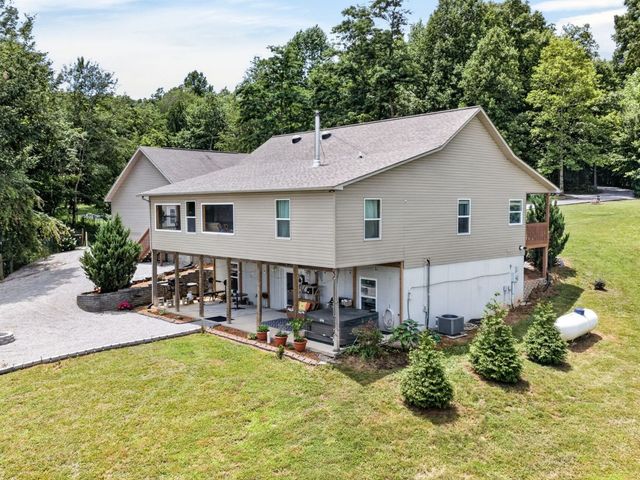219 Zizka Dr, Sparta, TN 38583