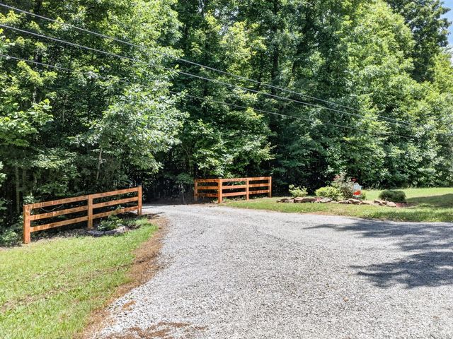 219 Zizka Dr, Sparta, TN 38583