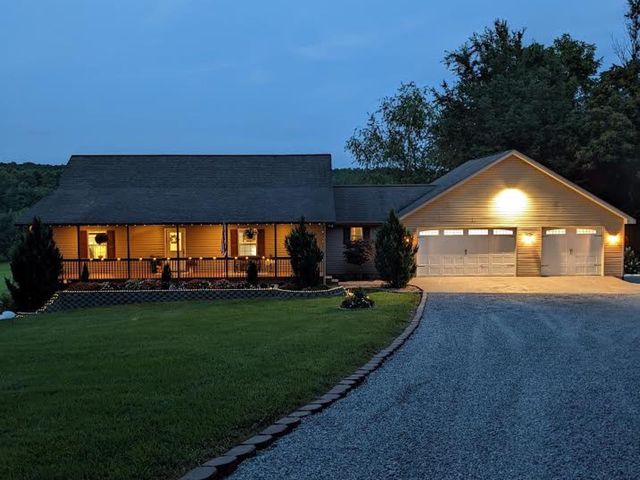 219 Zizka Dr, Sparta, TN 38583