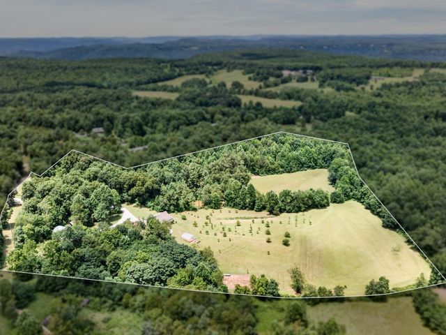 219 Zizka Dr, Sparta, TN 38583