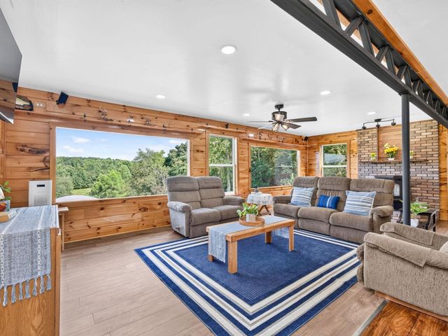 219 Zizka Dr, Sparta, TN 38583