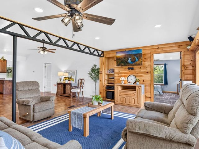 219 Zizka Dr, Sparta, TN 38583