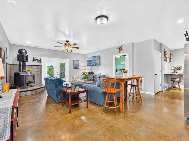 219 Zizka Dr, Sparta, TN 38583