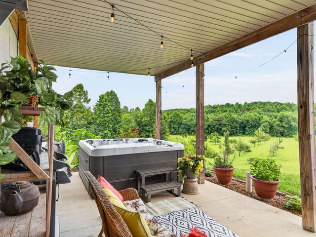 219 Zizka Dr, Sparta, TN 38583